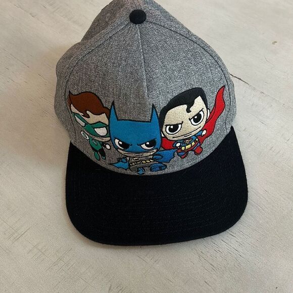 DC Comics Hat - Picture 2 of 5